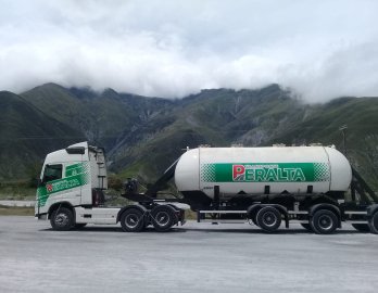 5 Consejos claves al circular junto a camiones